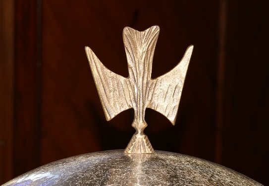 Taufbecken mit Heiligem Geist als Taube der St. Johannis-Gemeinde Bonn
