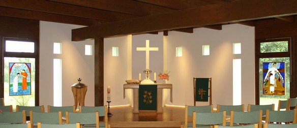 Altarraum mit grünen Antependium